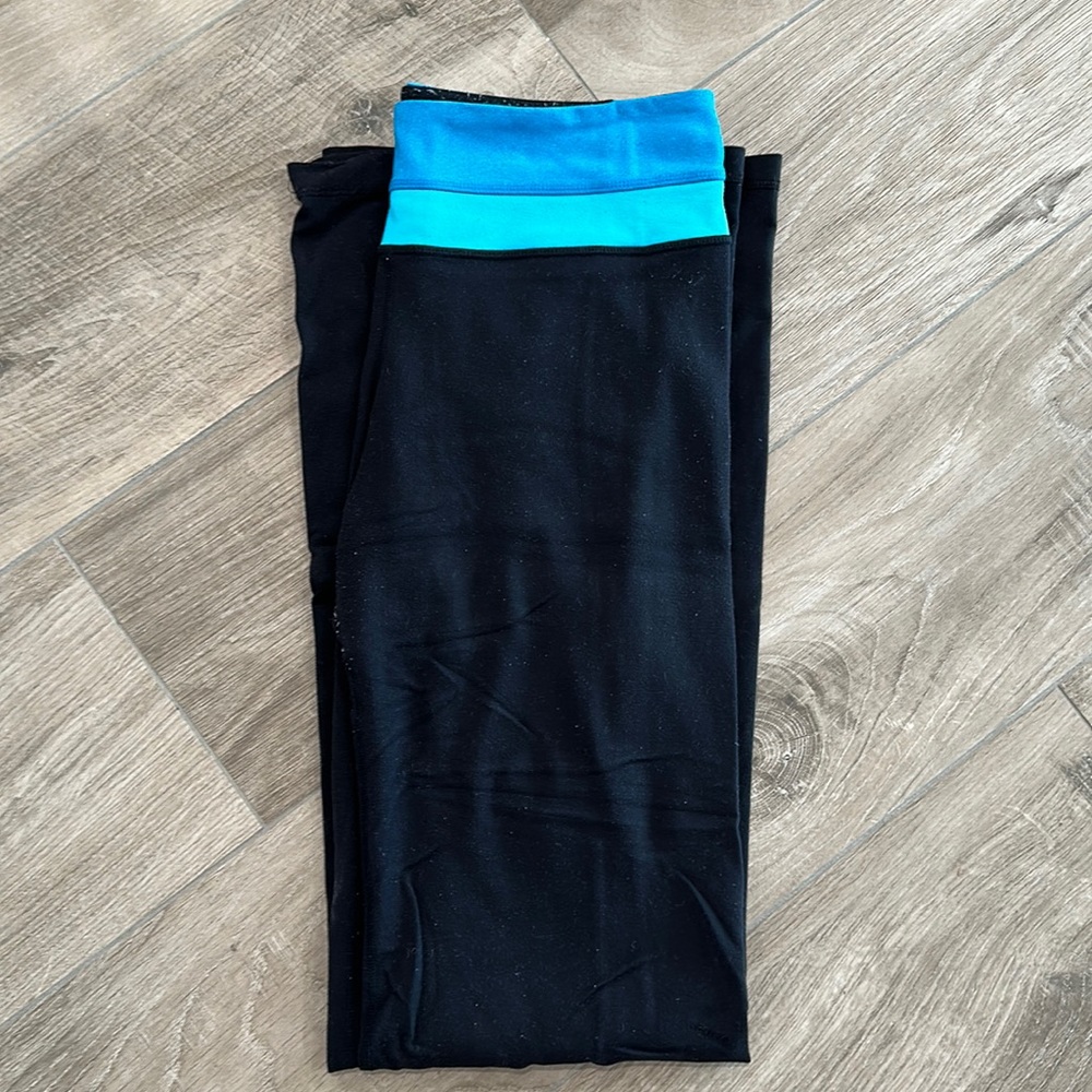 Lululemon size 6 Reversible Bootleg Leggings